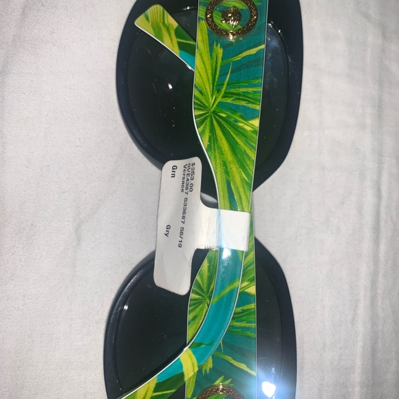 Versace sunglasses - Picture 3 of 6